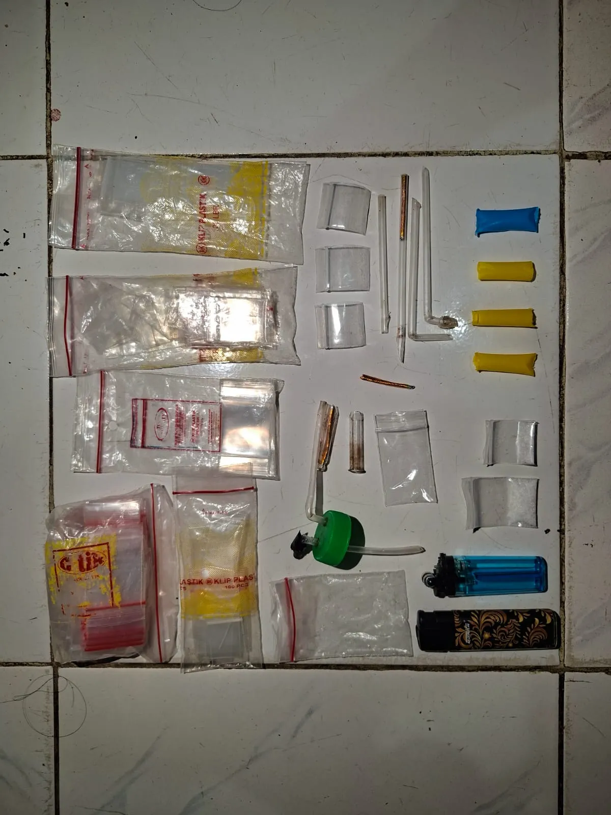 Nakes di Toraja Utara Diamankan Polisi, Diduga Jadi Kurir Sabu 2 Nakes di Toraja Utara Diamankan Polisi, Diduga Jadi Kurir Sabu