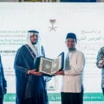 Gubernur Sulsel Bersama Ribuan Jamaah Buka Puasa Bersama Putra Mahkota Arab Saudi di Masjid 99 Kubah Makassar