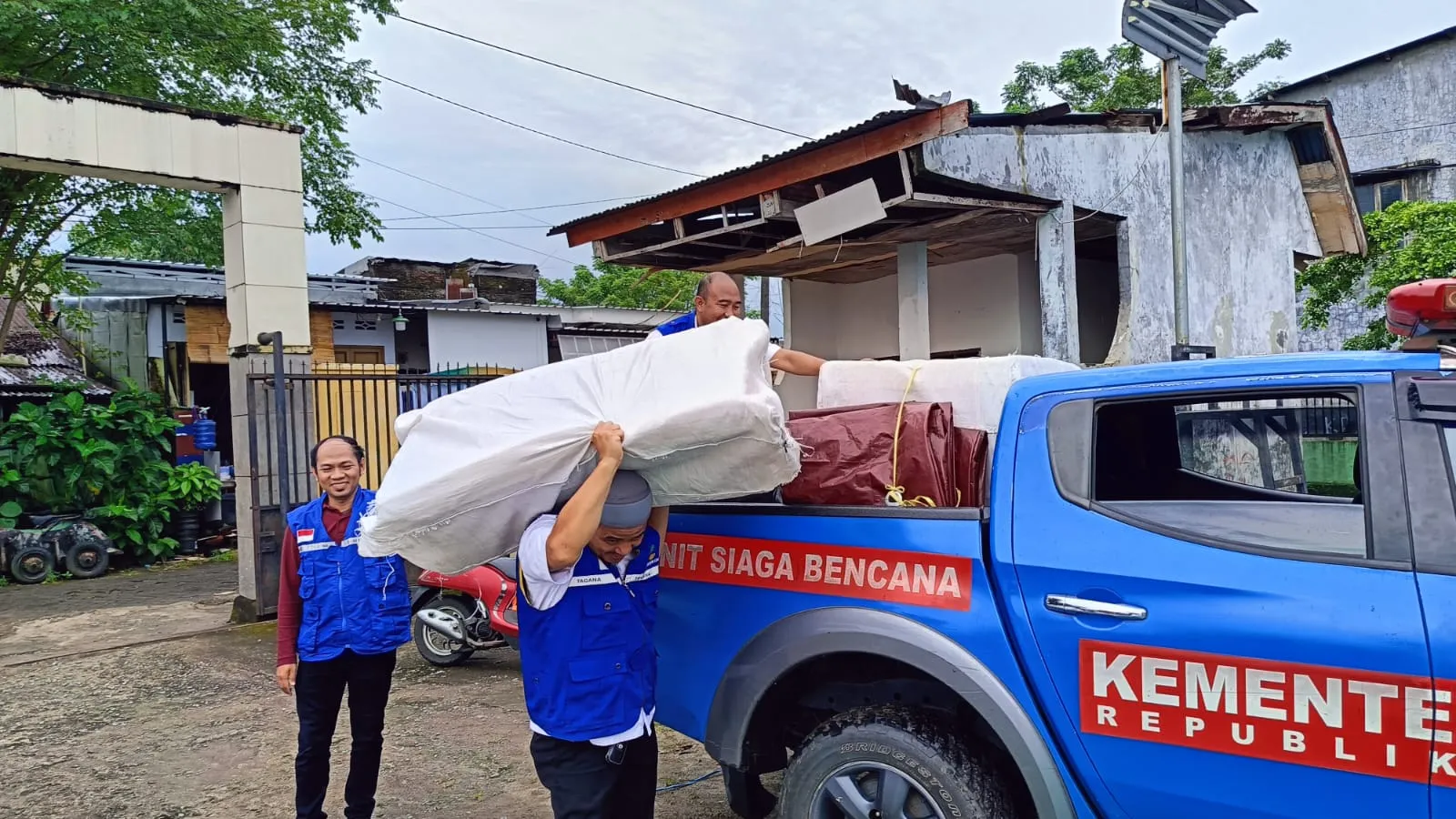 Banjir Landa Makassar, Gubernur Sulsel Kerahkan Tagana dan Dinsos Bantu Warga