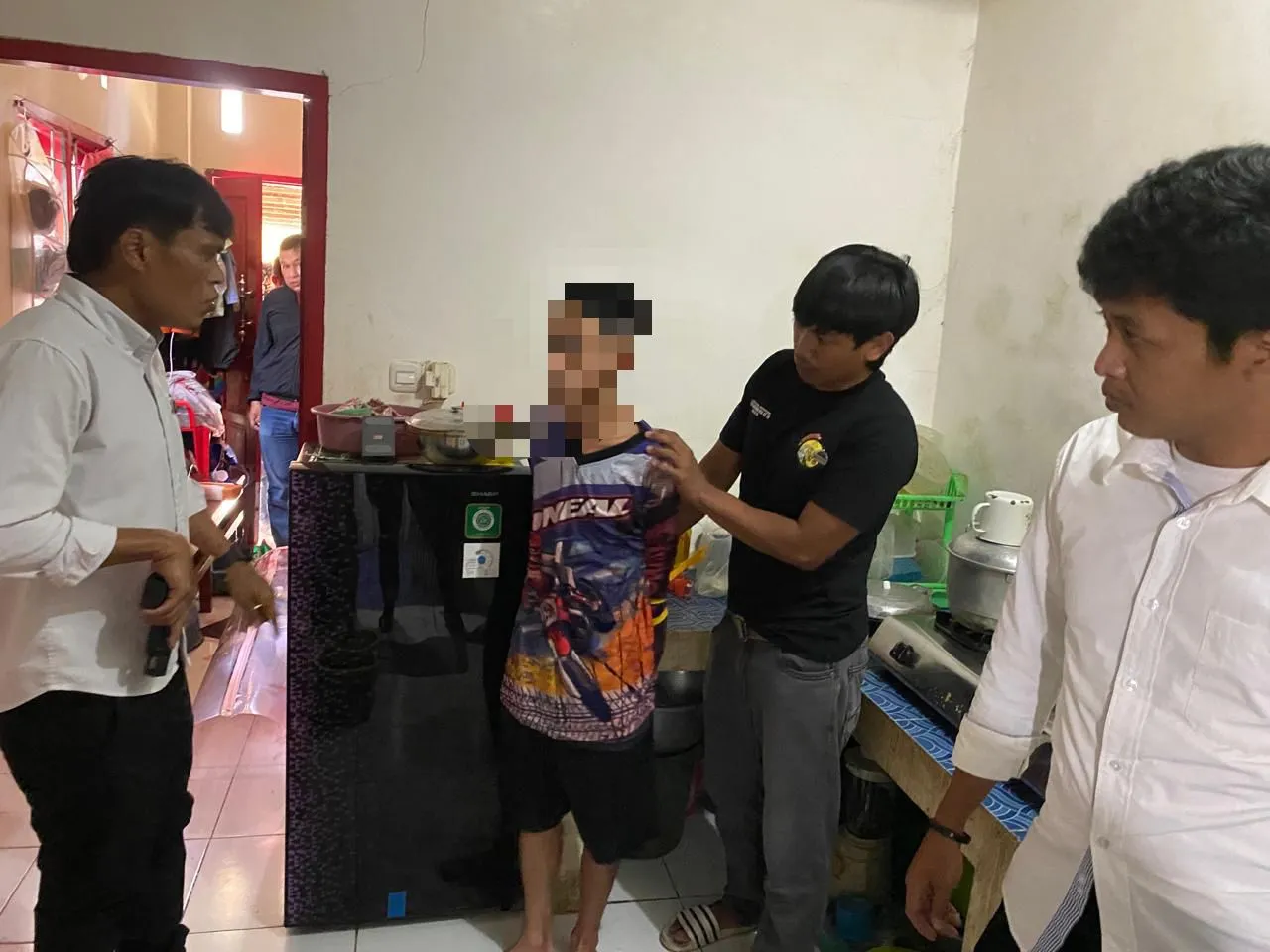 Pemuda di Makale Bacok Ibu Kandung, Korban Kritis Dirawat Intensif 1 Pemuda di Makale Bacok Ibu Kandung, Korban Kritis Dirawat Intensif