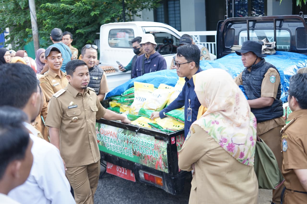 Jaga Stabilitas Harga dan Daya Beli, Wali Kota Parepare Tasming Hamid Gelar Pasar Murah 1 Jaga Stabilitas Harga dan Daya Beli, Wali Kota Parepare Tasming Hamid Gelar Pasar Murah