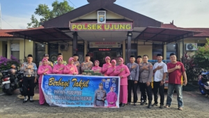 ‎Polsek Ujung Parepare Gelar Buka Puasa Bersama dan Bagi Takjil untuk Pengguna Jalan