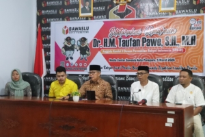 Anggota DPR RI Komisi II Taufan Pawe Kunjungi Bawaslu Parepare, Tekankan Penguatan Demokrasi