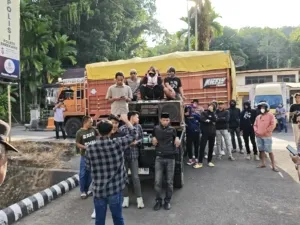 Aliansi Baramuda-Gempur Gelar Aksi di Mapolres Enrekang, Desak Selesaikan Kasus Penganiayaan WNA China