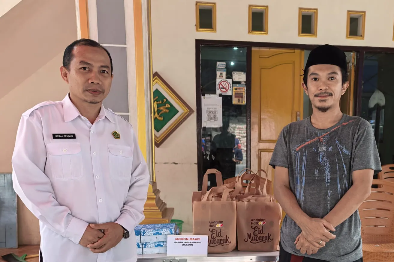 Kepala Kantor Kementrian Agama Usman Senong, saat menyambangi lokasi rest area di masjid Nurul Jihad Se'pon.