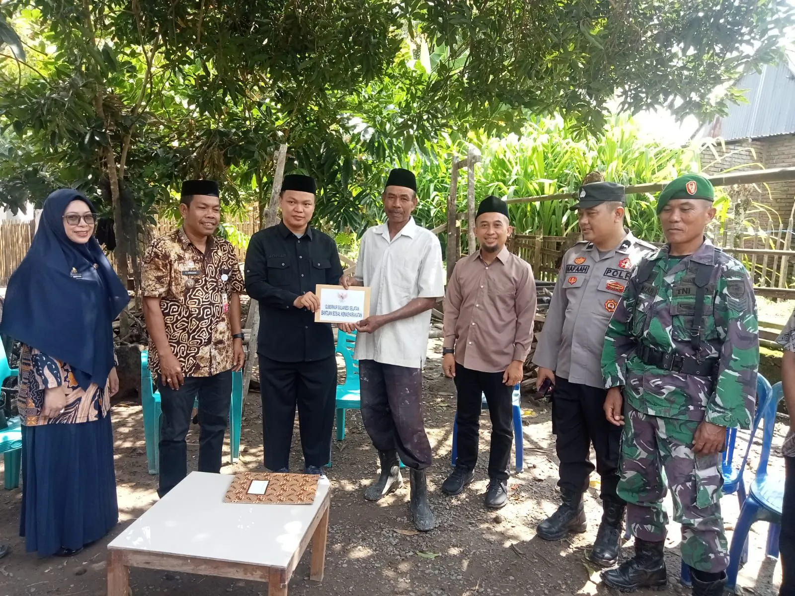 Gubernur Sulsel Salurkan Bantuan untuk Korban Puting Beliung di Takalar