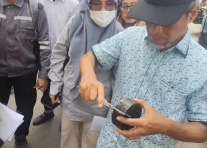 Uji Ketebalan Aspal Jalan Hertasning Penuhi Standar Teknis