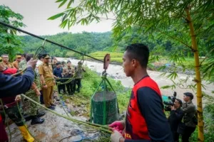 Diresmikan Presiden Prabowo, Gubernur Sulsel Dukung Program Jembatan Gantung TNI untuk Perkuat Akses Warga