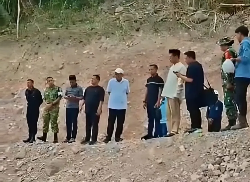 Dampingi Mentan, Bupati Bone Tinjau Proyek Strategis Pelabuhan Tonra 1 Dampingi Mentan, Bupati Bone Tinjau Proyek Strategis Pelabuhan Tonra