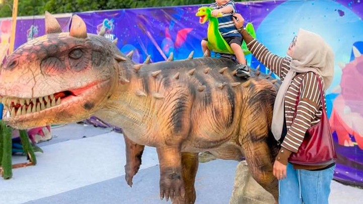 Replika Dinosaurus hingga Playground Anak, Planet Dino Jadi Daya Tarik Baru di Parepare