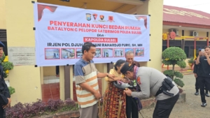 Membungkuk Penuh Hormat, Cium Tangan Penuh Makna: Potret Ketulusan Kapolda Sulsel dalam Semangat Sipakatau, Sipakalebbi, Sipakainge