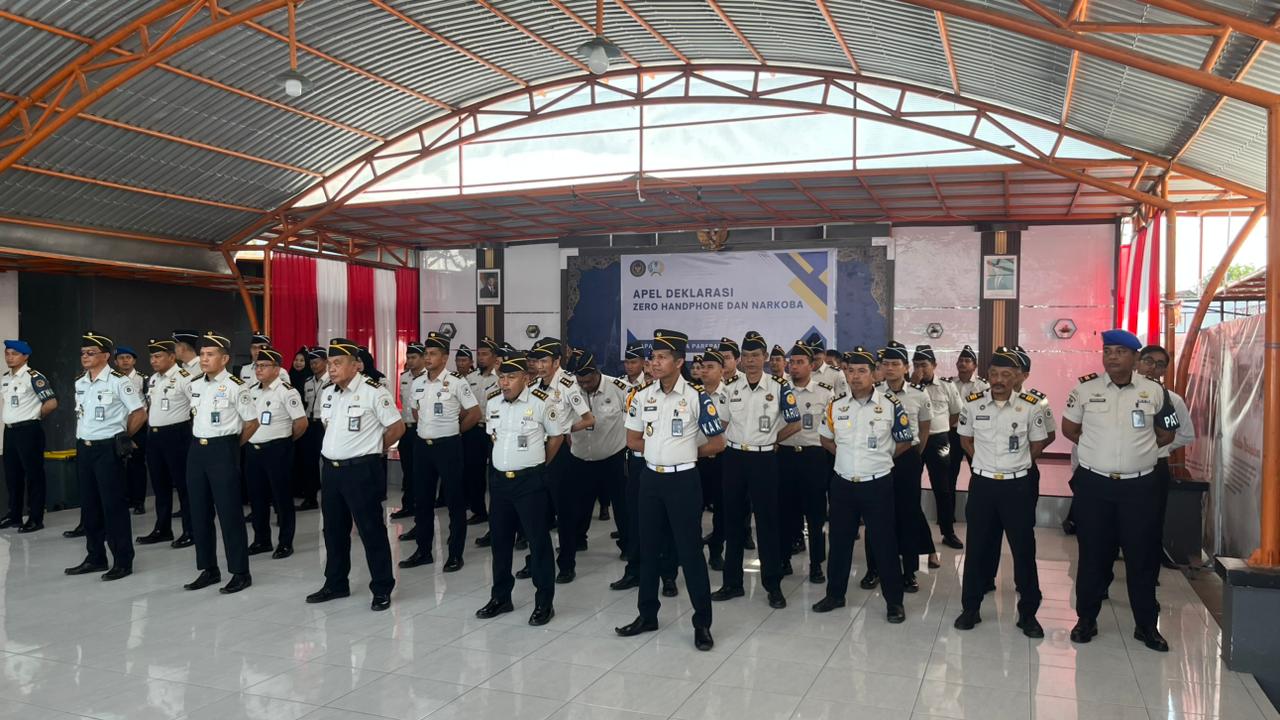 Lapas Parepare Gelar Apel Deklarasi Perang terhadap Narkoba dan Handphone 1 Lapas Parepare Gelar Apel Deklarasi Perang terhadap Narkoba dan Handphone