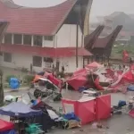 Badai Terjang Alun-Alun Rantepao Toraja Utara, Puluhan Tenda CFD Rusak