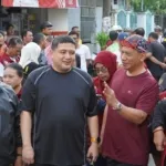 Wali Kota Munafri Arifuddin Tinjau Jumat Bersih di Pattunuang, Warga Antusias Ikut Kerja Bakti