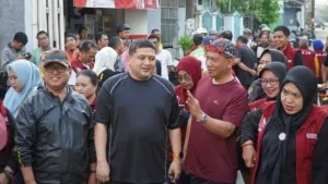 Wali Kota Munafri Arifuddin Tinjau Jumat Bersih di Pattunuang, Warga Antusias Ikut Kerja Bakti