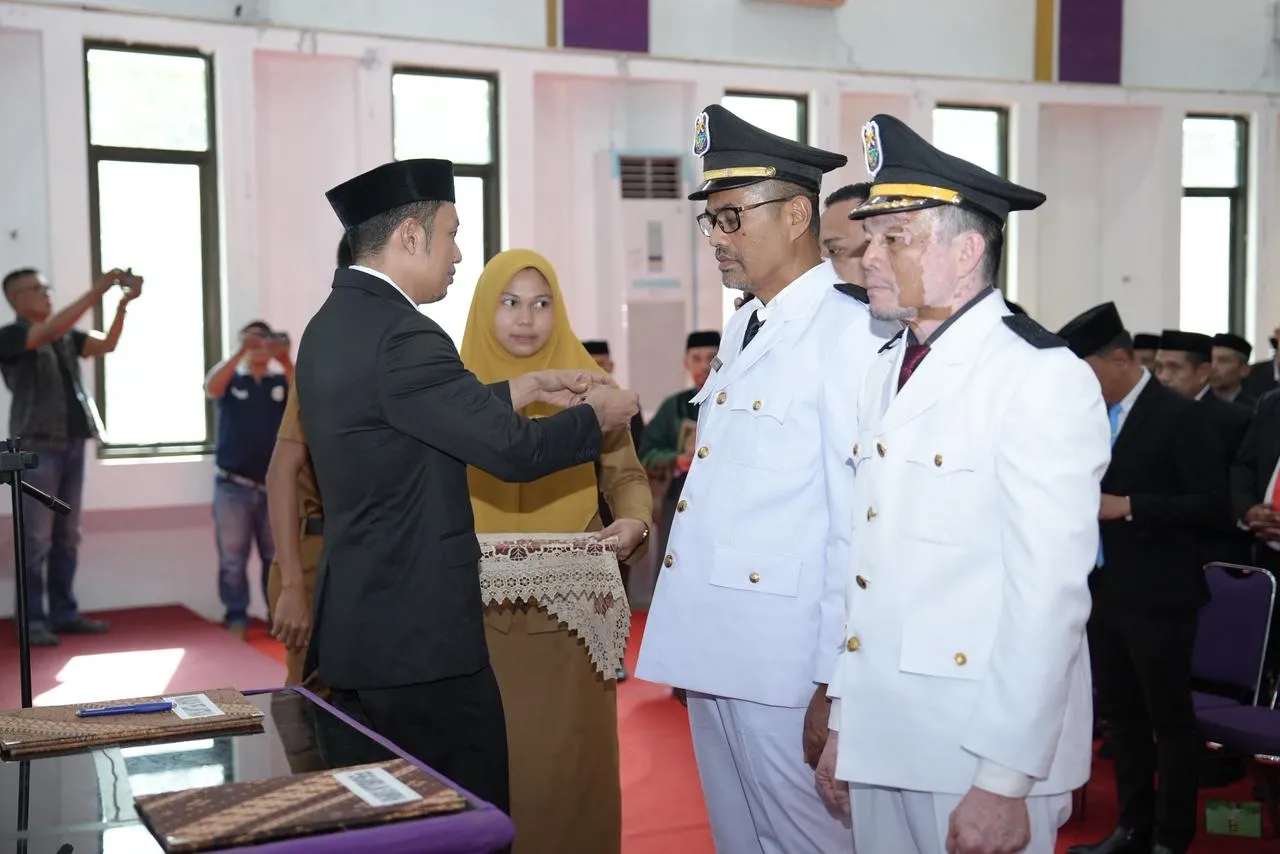 Yusuf Ritangnga Lantik 80 Pejabat di Lingkup Pemkab Enrekang, Tegaskan Evaluasi Tiap 6 Bulan 1 Yusuf Ritangnga Lantik 80 Pejabat di Lingkup Pemkab Enrekang, Tegaskan Evaluasi Tiap 6 Bulan