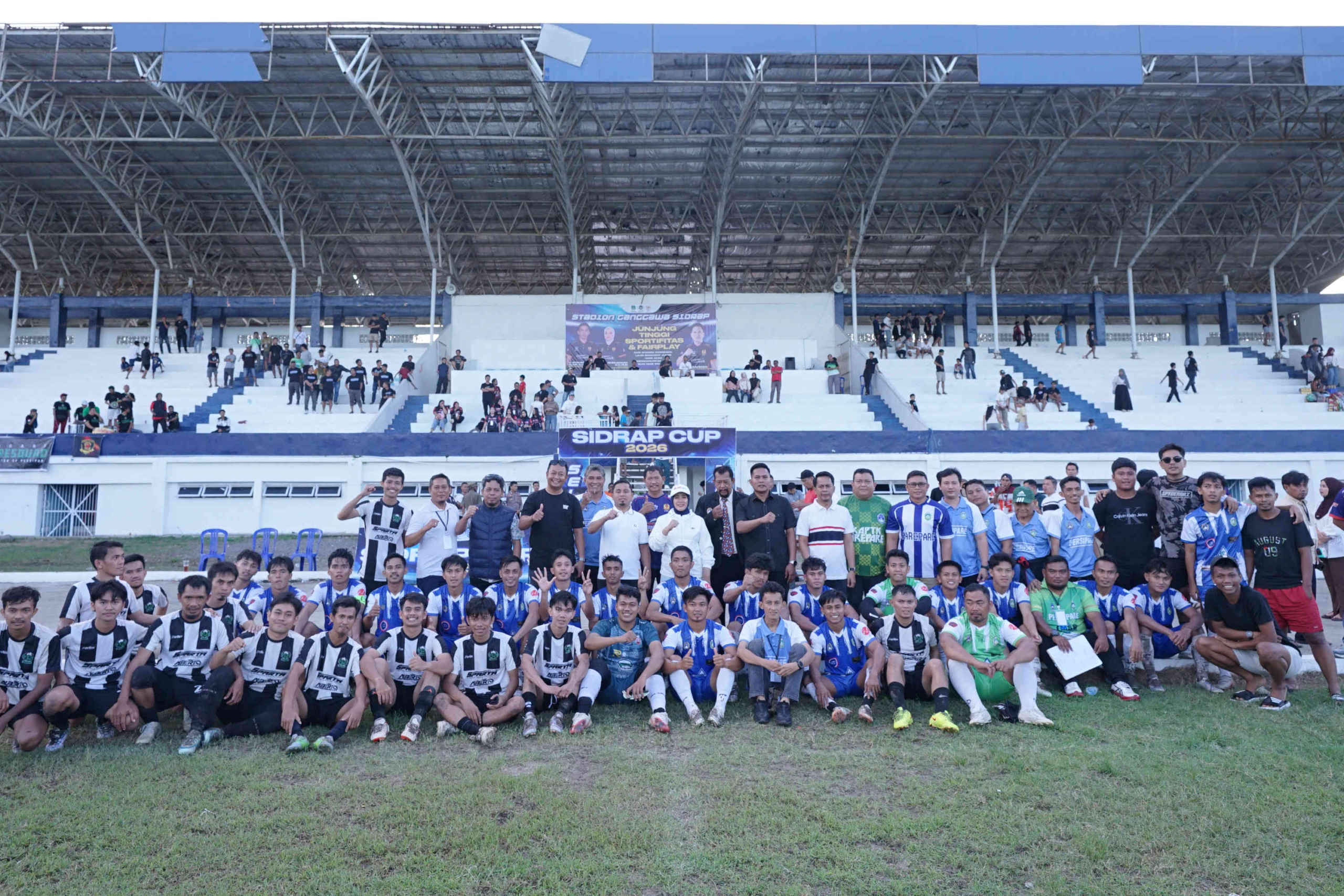 Wali Kota Parepare Hadir Langsung Beri Dukungan, Persipare Menang Telak 3-0 atas Compong FC di Sidrap Cup 1 Wali Kota Parepare Hadir Langsung Beri Dukungan, Persipare Menang Telak 3-0 atas Compong FC di Sidrap Cup