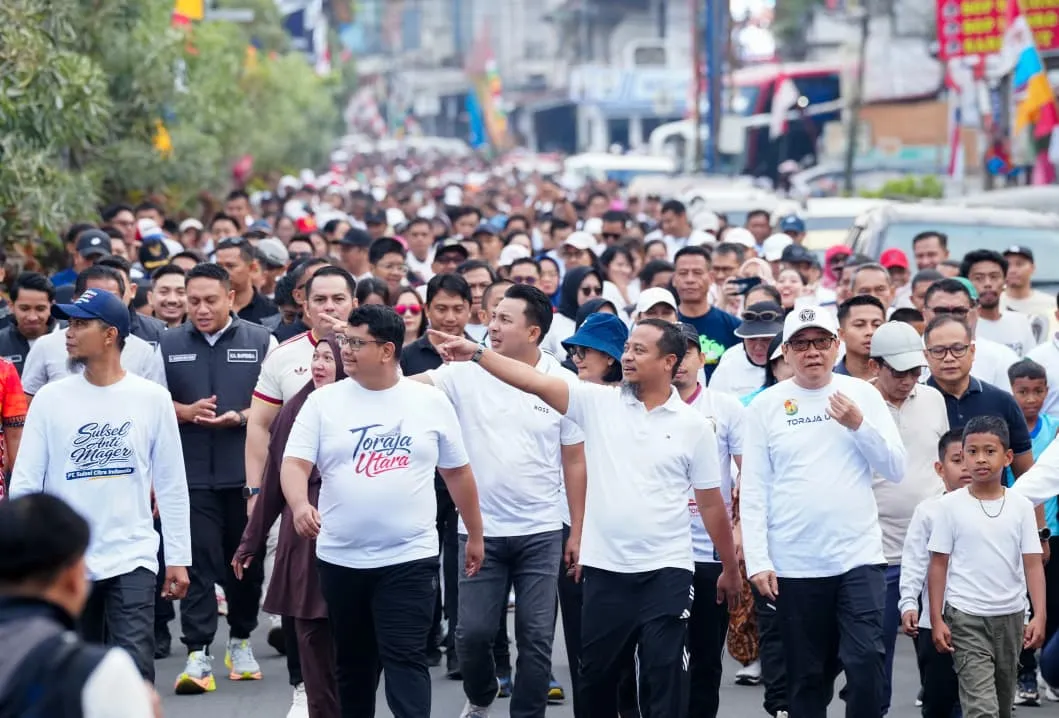 Ribuan Warga Meriahkan Jalan Sehat Anti Mager Bersama Gubernur Andi Sudirman di Rantepao Toraja Utara 1 Ribuan Warga Meriahkan Jalan Sehat Anti Mager Bersama Gubernur Andi Sudirman di Rantepao Toraja Utara