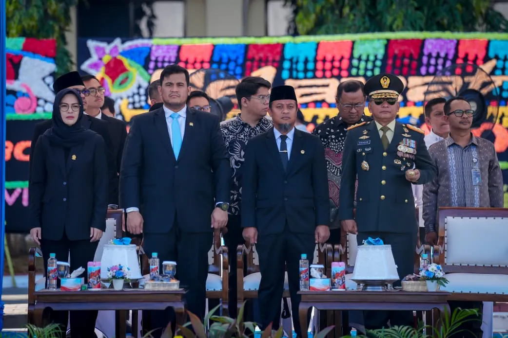 Hari Bhayangkara ke-80, Andi Amar: Polri Harus Jadi Garda Terdepan Pelayanan Rakyat 1 Hari Bhayangkara ke-80, Andi Amar: Polri Harus Jadi Garda Terdepan Pelayanan Rakyat
