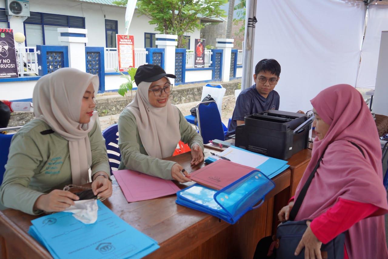 Imigrasi untuk Rakyat! Imigrasi Parepare hadirkan PASPORIA di Car Free Day Sidrap, 46 Warga Nikmati Layanan Paspor Akhir Pekan 1 Imigrasi untuk Rakyat! Imigrasi Parepare hadirkan PASPORIA di Car Free Day Sidrap, 46 Warga Nikmati Layanan Paspor Akhir Pekan